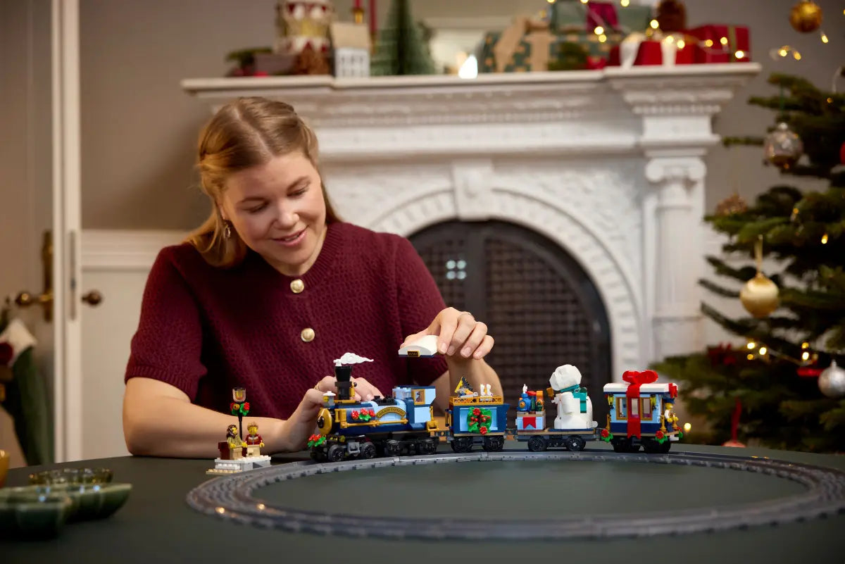 LEGO 10361 Icons Holiday Express Train | 956 PCS