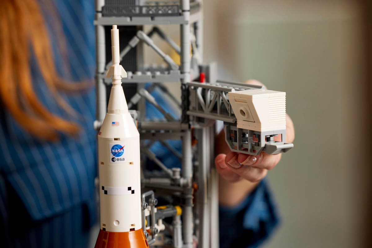 LEGO 10341 Icons NASA Artemis Space Launch System | 3601 PCS