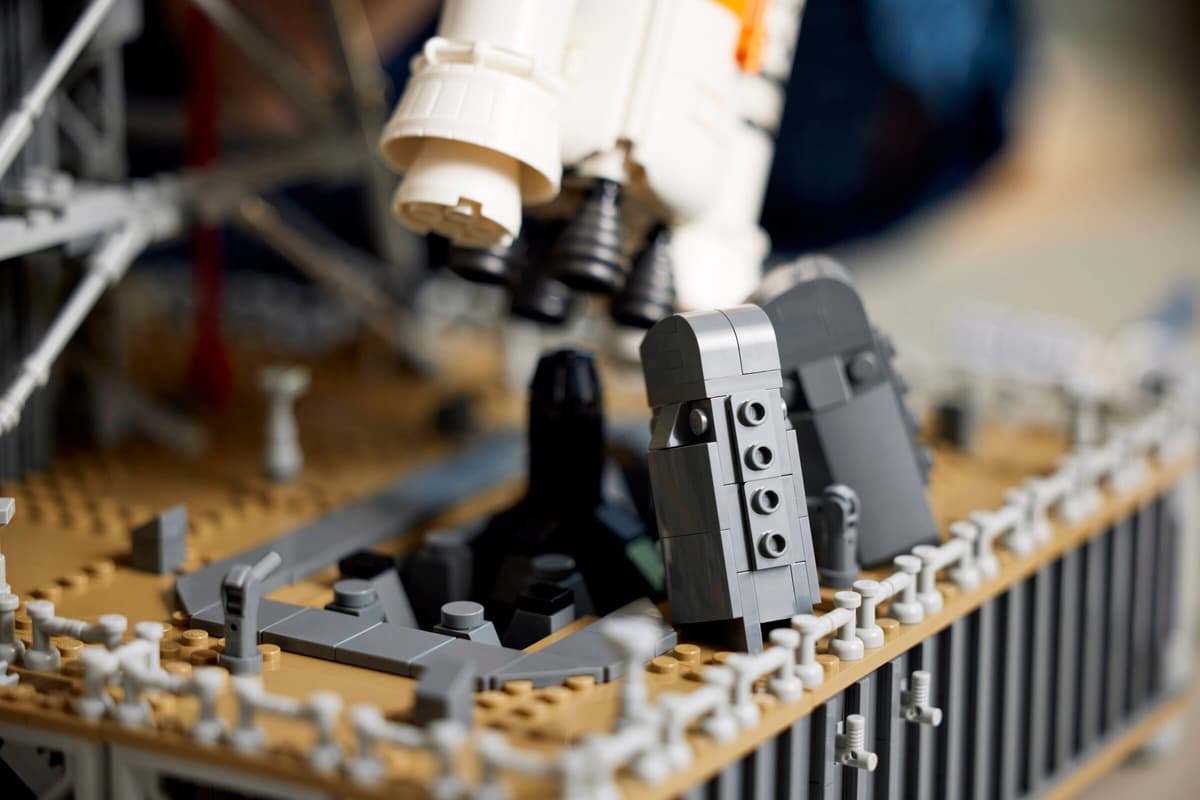 LEGO 10341 Icons NASA Artemis Space Launch System | 3601 PCS