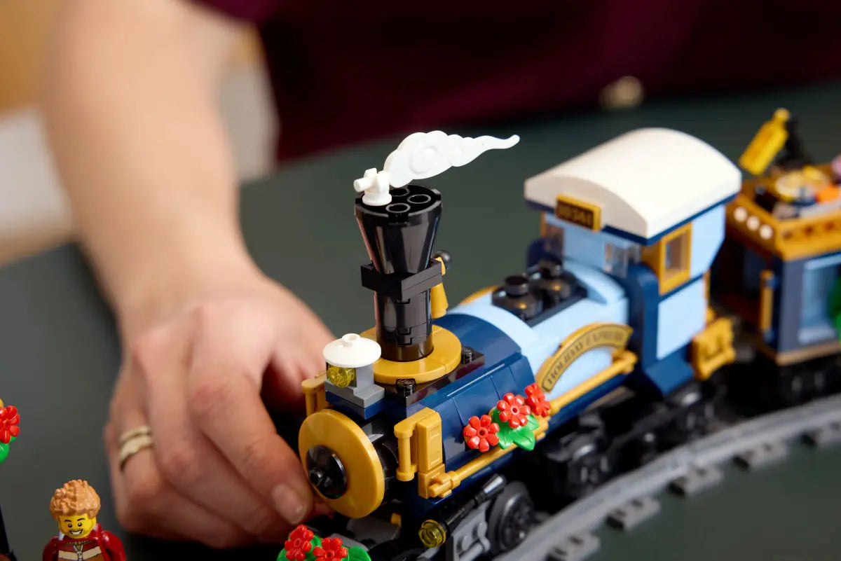 LEGO 10361 Icons Holiday Express Train | 956 PCS