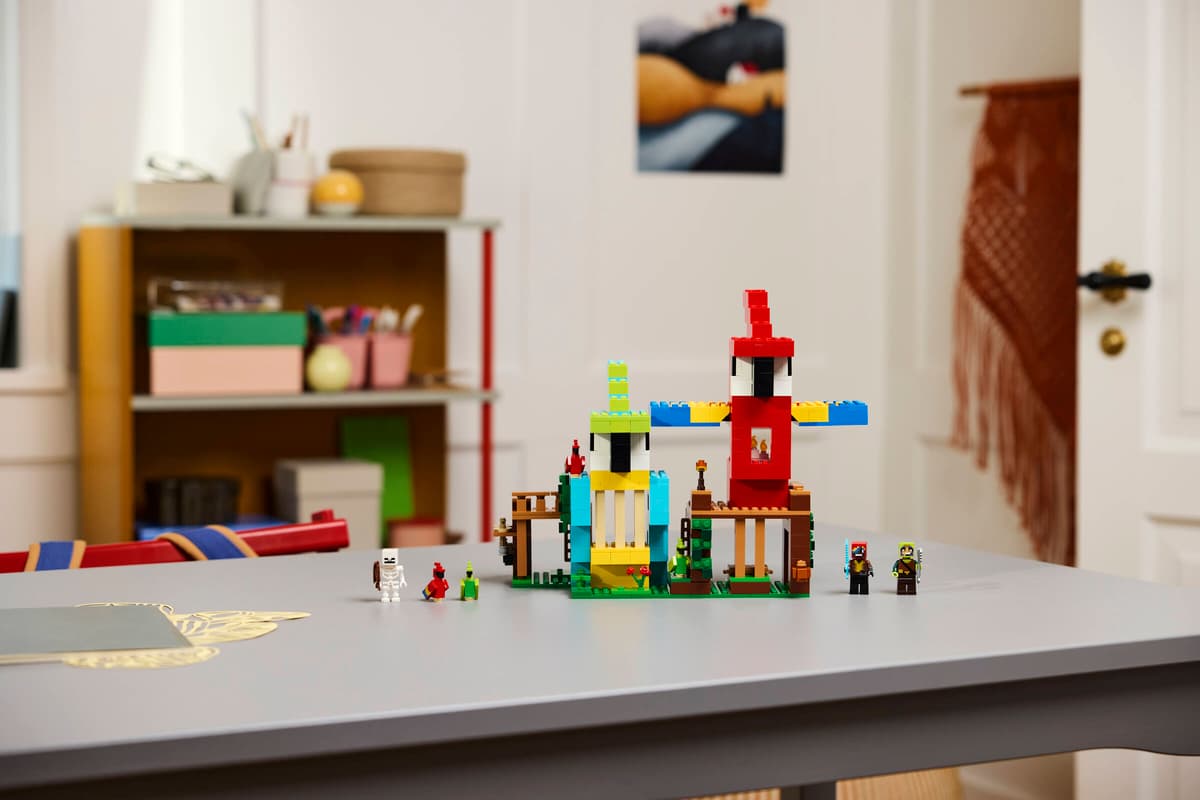 LEGO 21282 Minecraft The Parrot Houses | 535 PCS | Retired