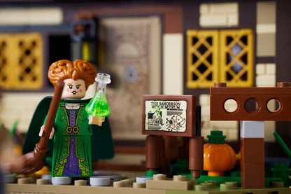 LEGO 21341 Ideas Disney Hocus Pocus: The Sanderson Sisters' Cottage | 2316 PCS | Retired