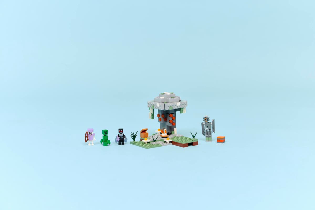 LEGO 21586 Minecraft The Pale Garden | 243 PCS