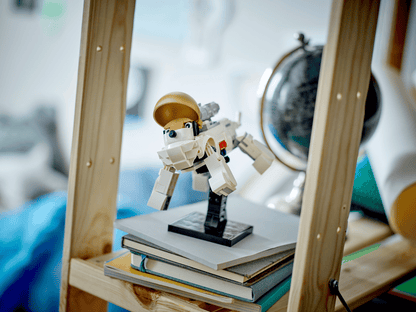 LEGO 31152 Creator 3-in-1 Space Astronaut | 647 PCS | Retired