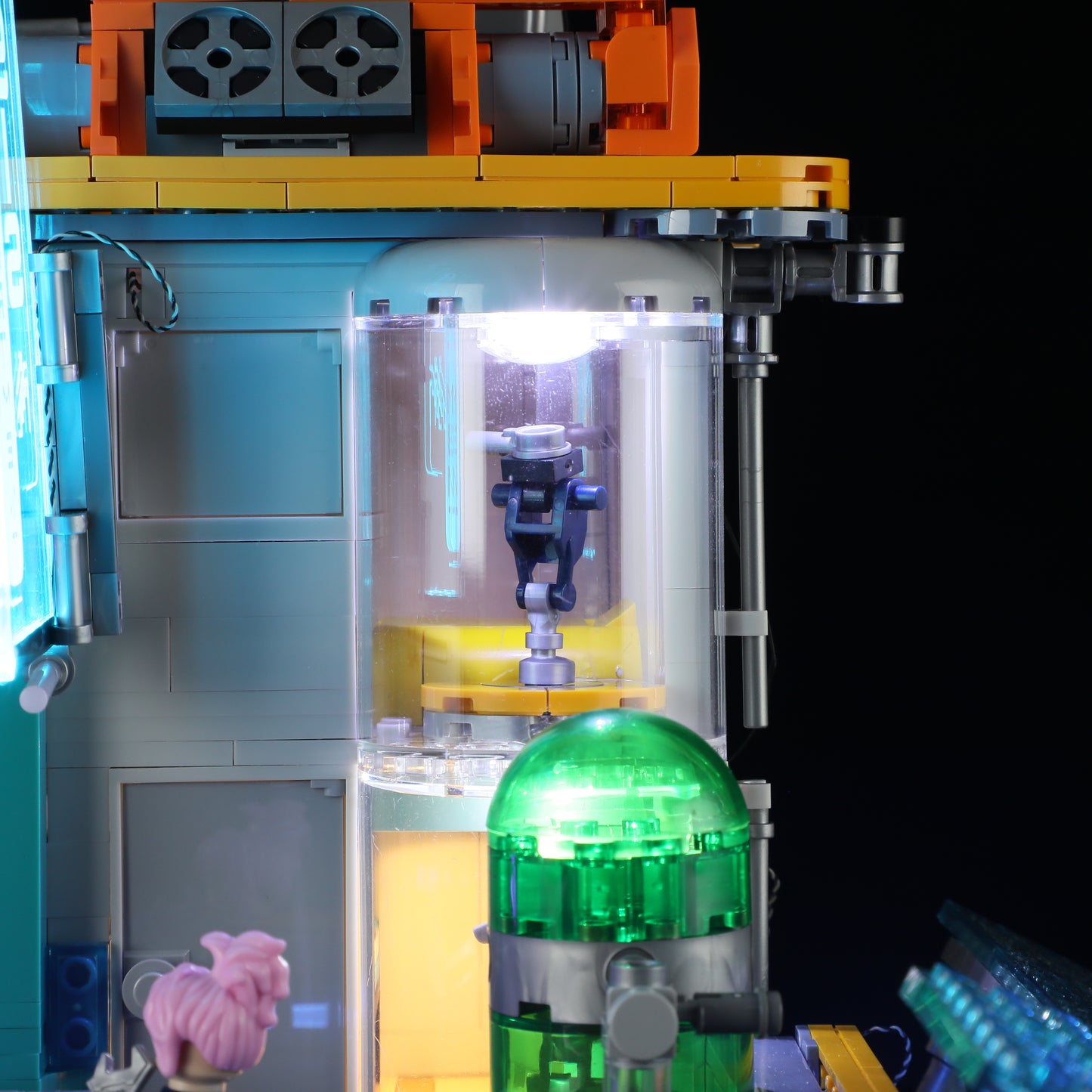 Lumibricks F9042 Apartment Building Toy Set | 2524 PCS