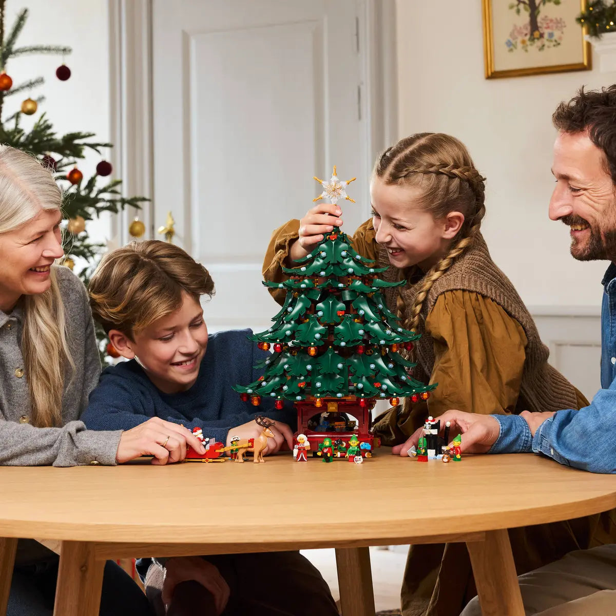 LEGO 41843 Family Christmas Tree Decoration | 3171 PCS