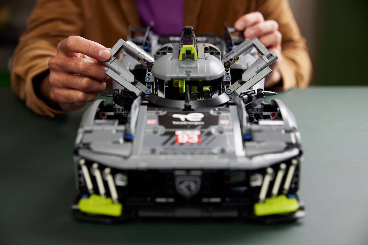 LEGO 42156 Technic PEUGEOT 9X8 24H Le Mans Hybrid Hypercar | 1775 PCS | Retired