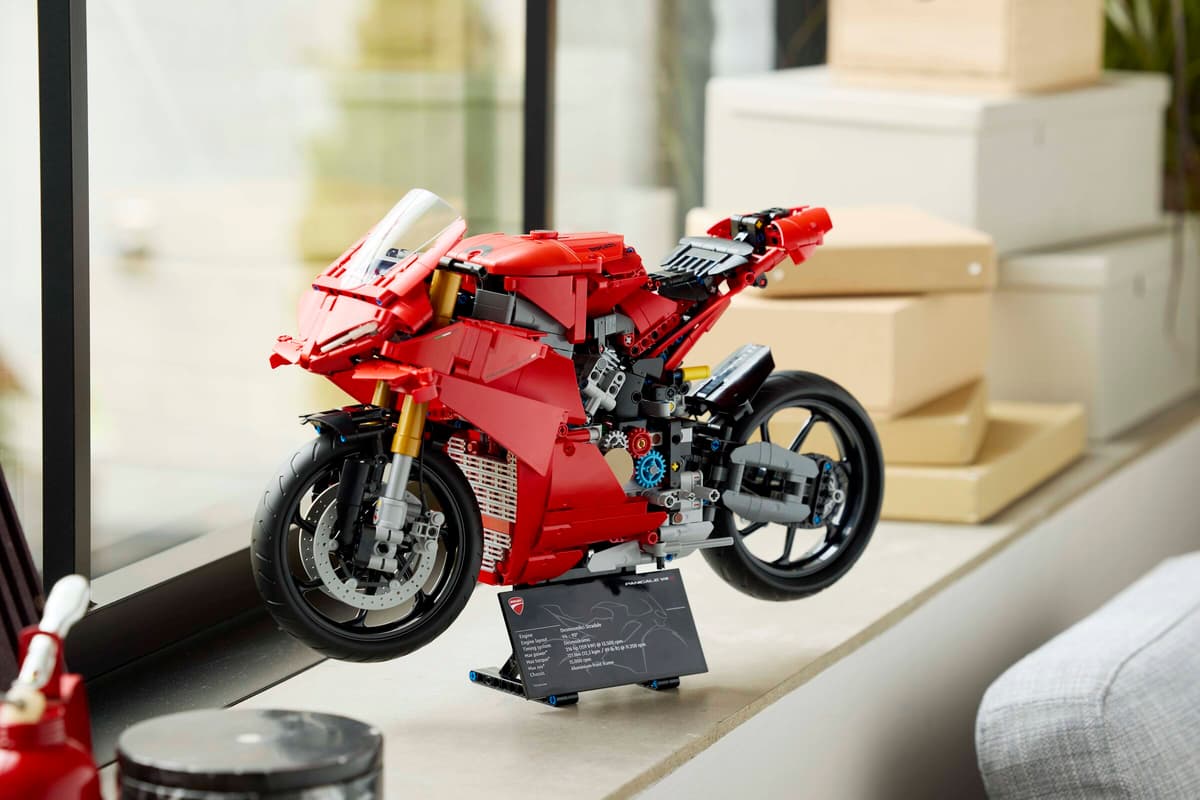 42202 Ducati Panigale V4 S Motorcycle | 1603 PCS