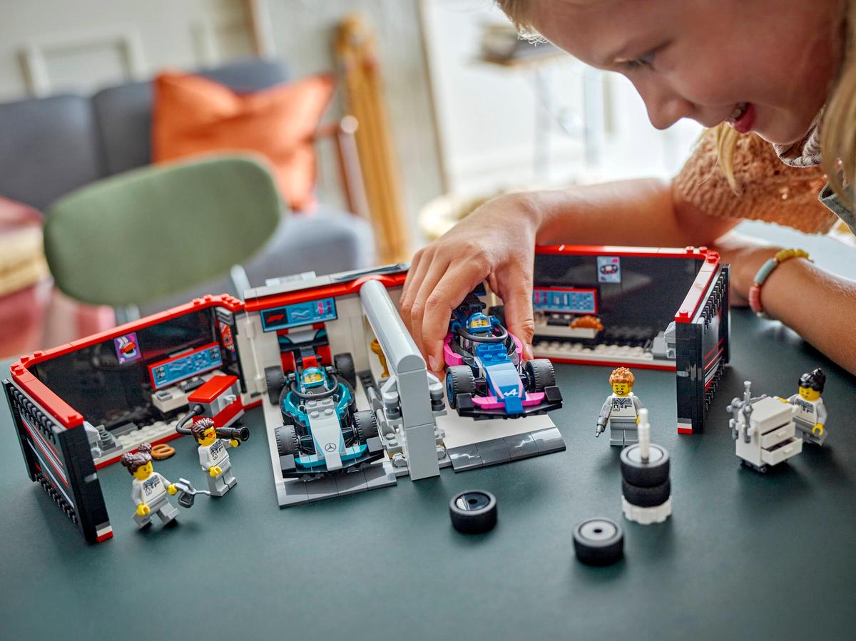 LEGO 60444 City F1® Garage & Mercedes-AMG & Alpine Cars | 678 PCS