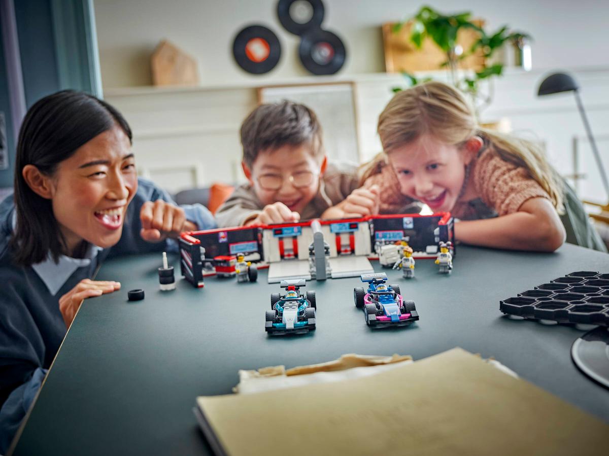 LEGO 60444 City F1® Garage & Mercedes-AMG & Alpine Cars | 678 PCS