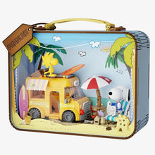 Pantasy 86910 Snoopy Suitcase Building Toy Set | 362 PCS