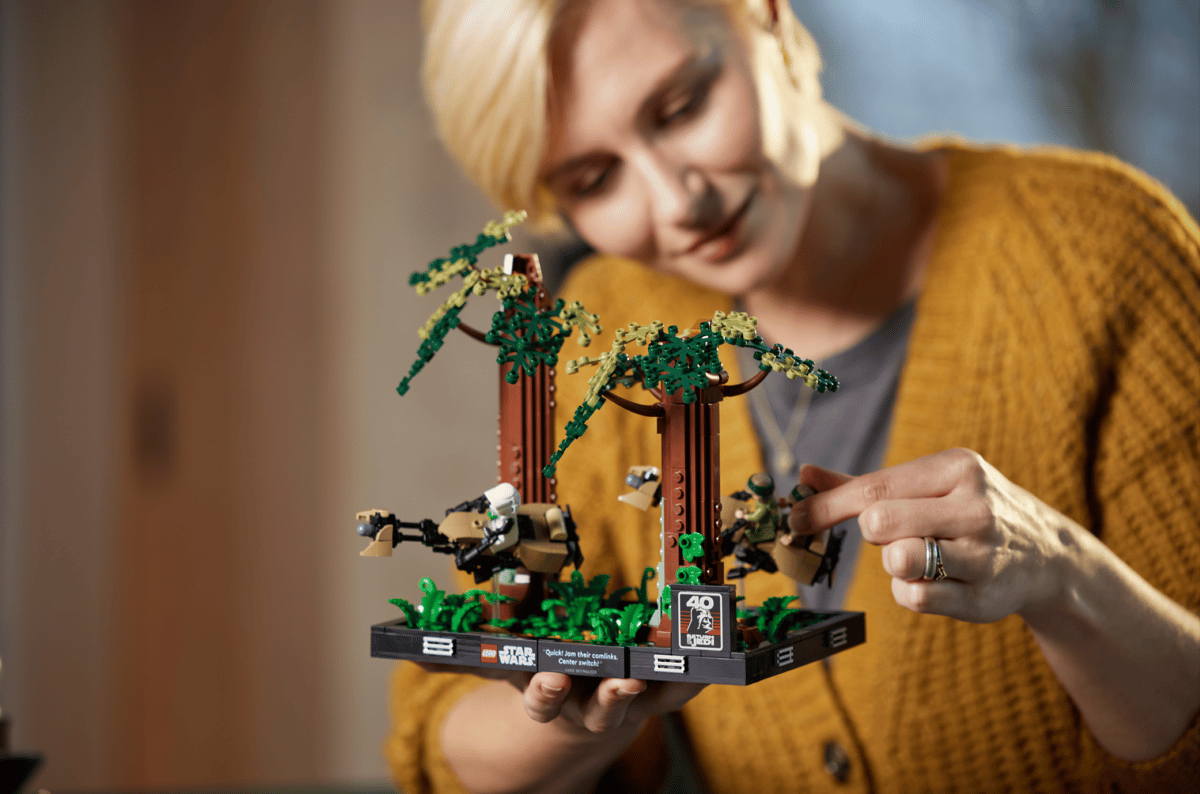 LEGO 75353 Star Wars Endor™ Speeder Chase Diorama | 608 PCS