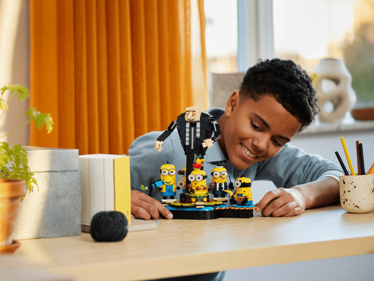 LEGO 75582 Brick-Built Gru and Minions | 839 PCS