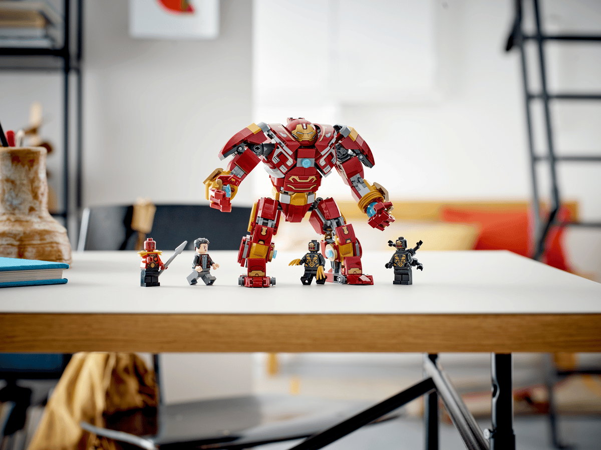 LEGO 76247 Marvel The Hulkbuster: The Battle of Wakanda | 385 PCS | Retired