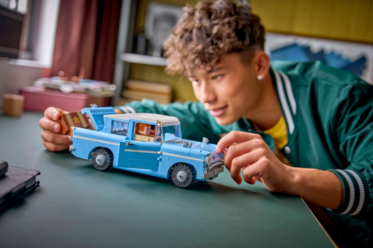 LEGO 76470 Harry Potter Enchanted Flying Ford Anglia™ | 868 PCS