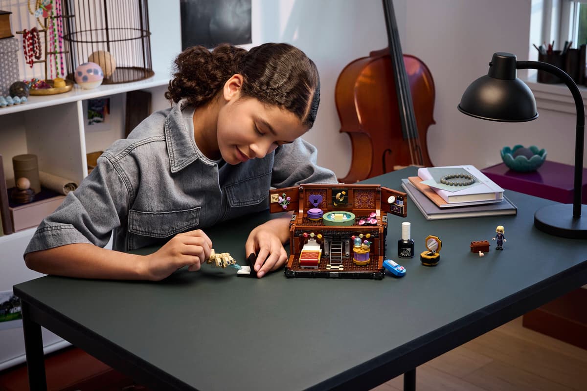 LEGO 76785 Wednesday Thing's Apartment | 828 PCS
