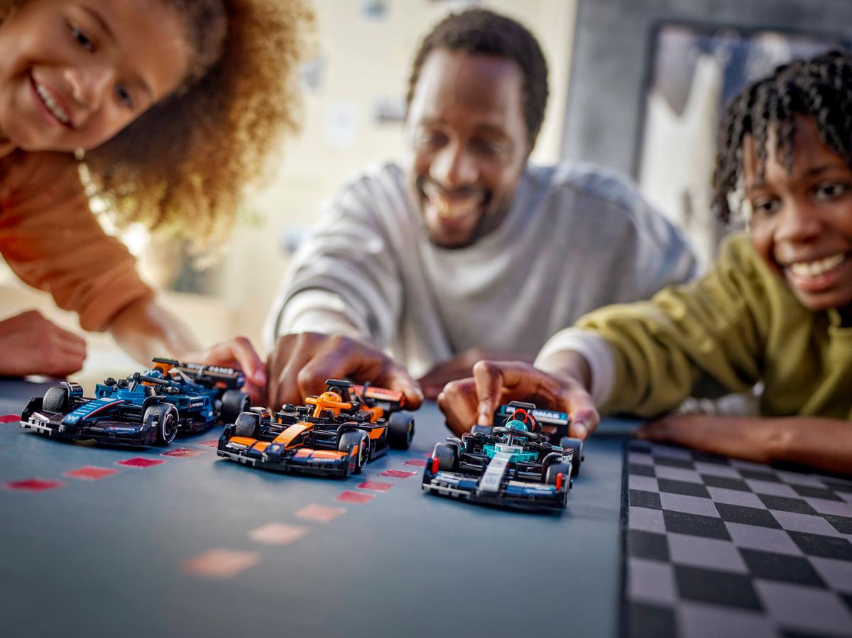 LEGO 77244 Mercedes-AMG F1® W15 Race Car | 267 PCS