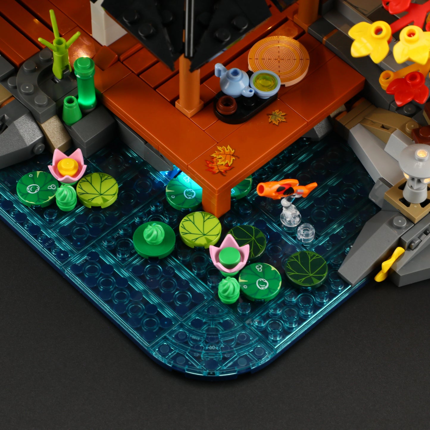 Lumibricks L9075 Bamboo House Building Toy Set | 2432 PCS