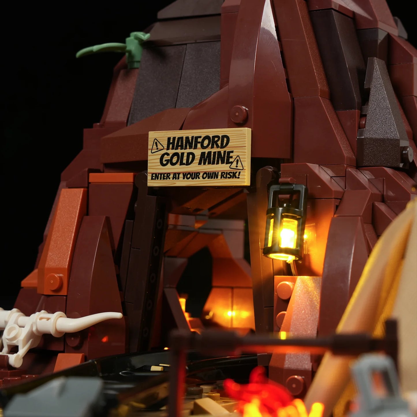 Lumibricks F9077 OLD WEST GOLD MINE Building Toy Set | 658 PCS