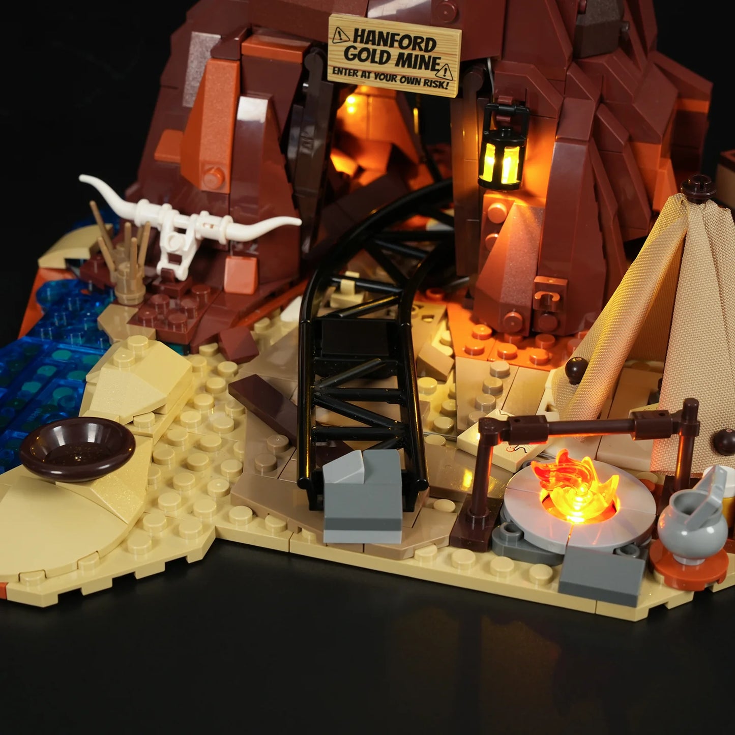 Lumibricks F9077 OLD WEST GOLD MINE Building Toy Set | 658 PCS