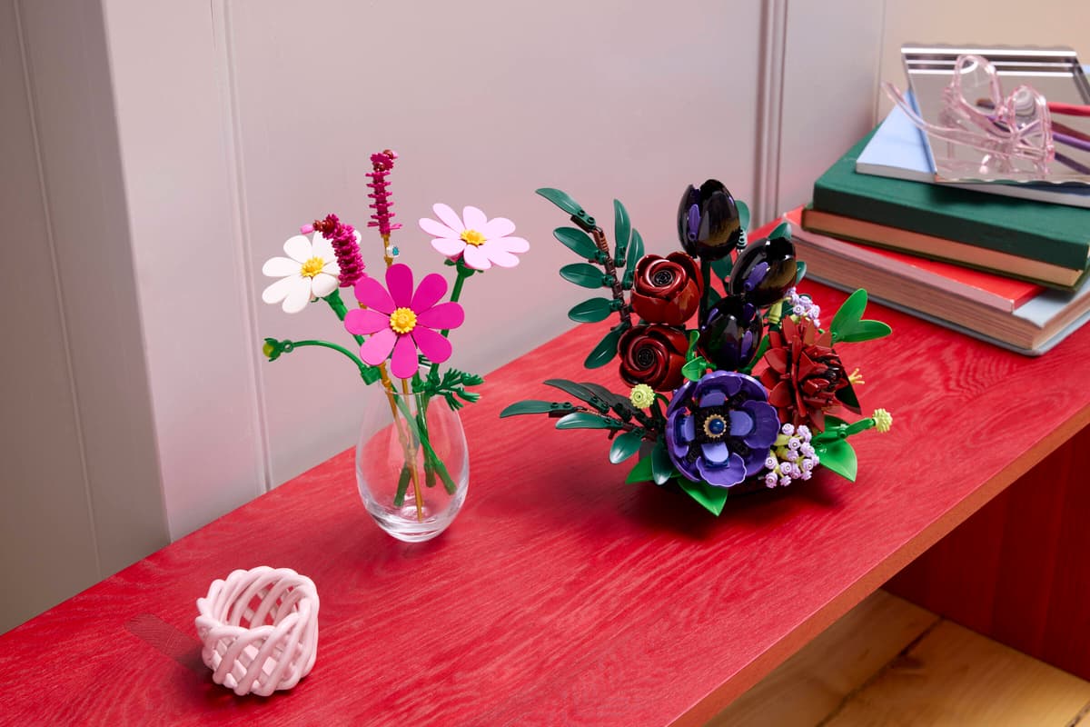 LEGO 11513 Botanicals Dark Flower Arrangement | 562 PCS