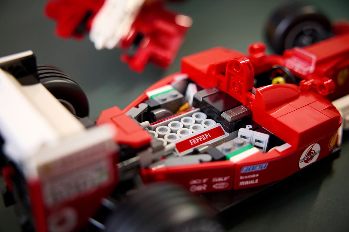 LEGO 11375 Icons Ferrari F2004 & Michael Schumacher | 735 PCS