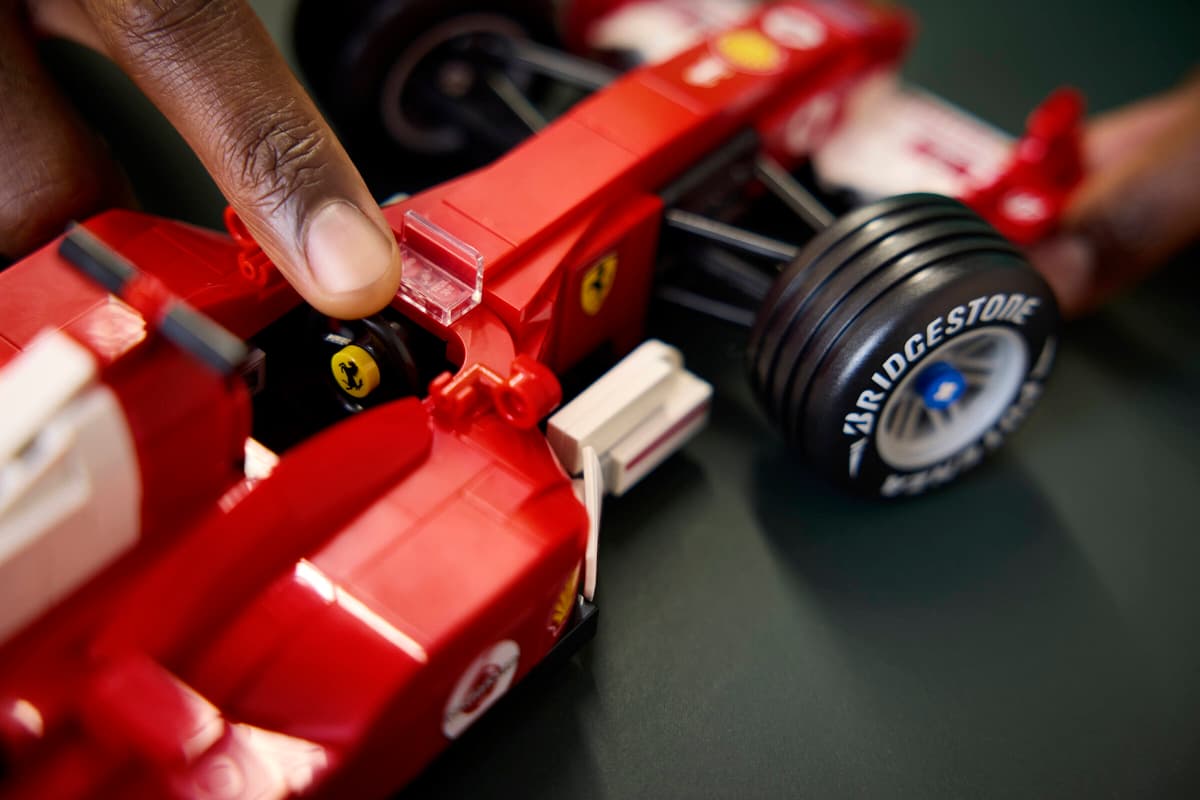 LEGO 11375 Icons Ferrari F2004 & Michael Schumacher | 735 PCS