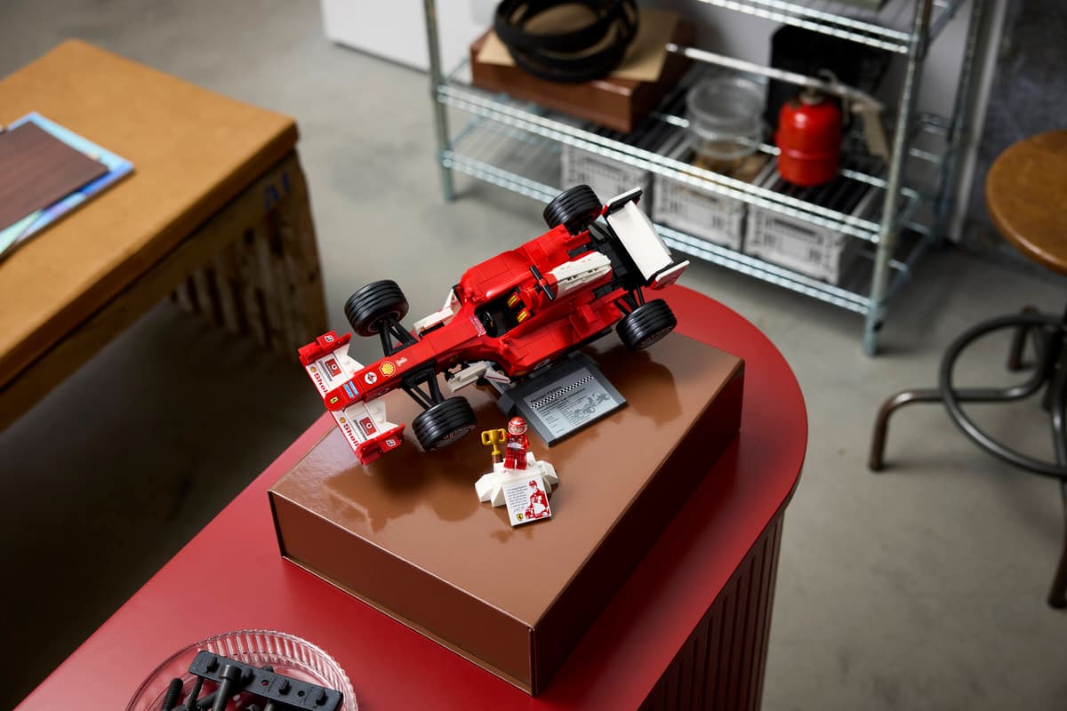 LEGO 11375 Icons Ferrari F2004 & Michael Schumacher | 735 PCS