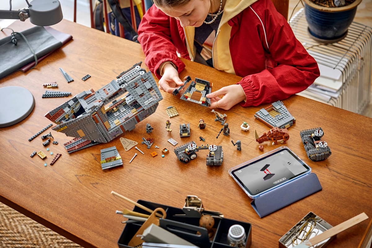 LEGO 75453 Star Wars Offworld Sandcrawler™ and Mudhorn | 1683 PCS