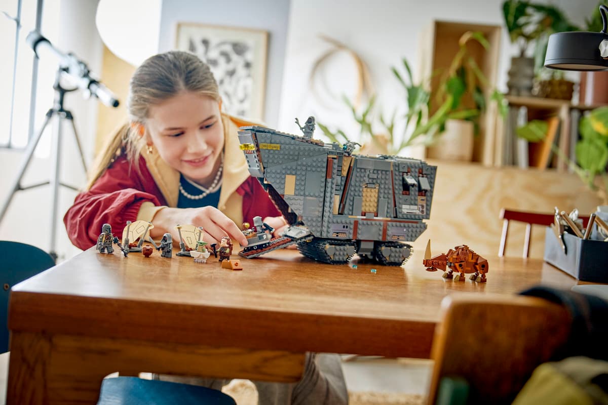 LEGO 75453 Star Wars Offworld Sandcrawler™ and Mudhorn | 1683 PCS