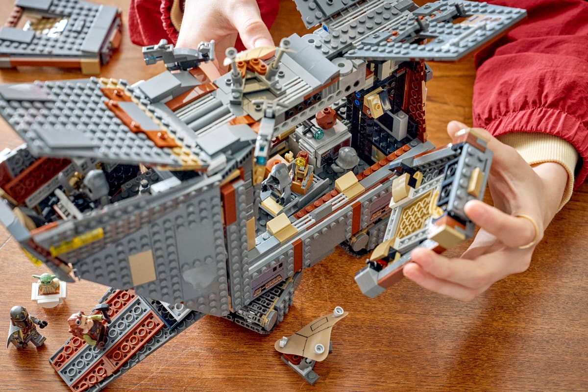 LEGO 75453 Star Wars Offworld Sandcrawler™ and Mudhorn | 1683 PCS