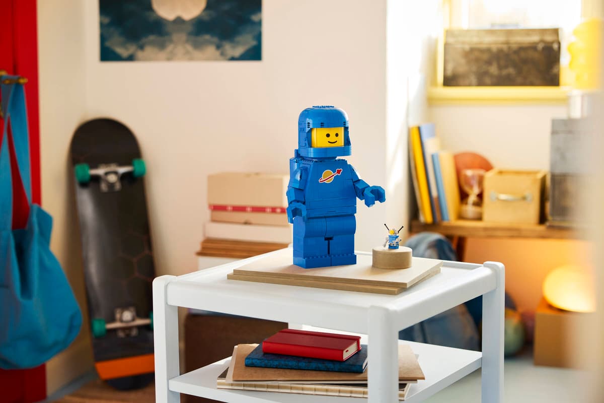 LEGO 40921 Up-Scaled Blue Astronaut Minifigure | 793 PCS