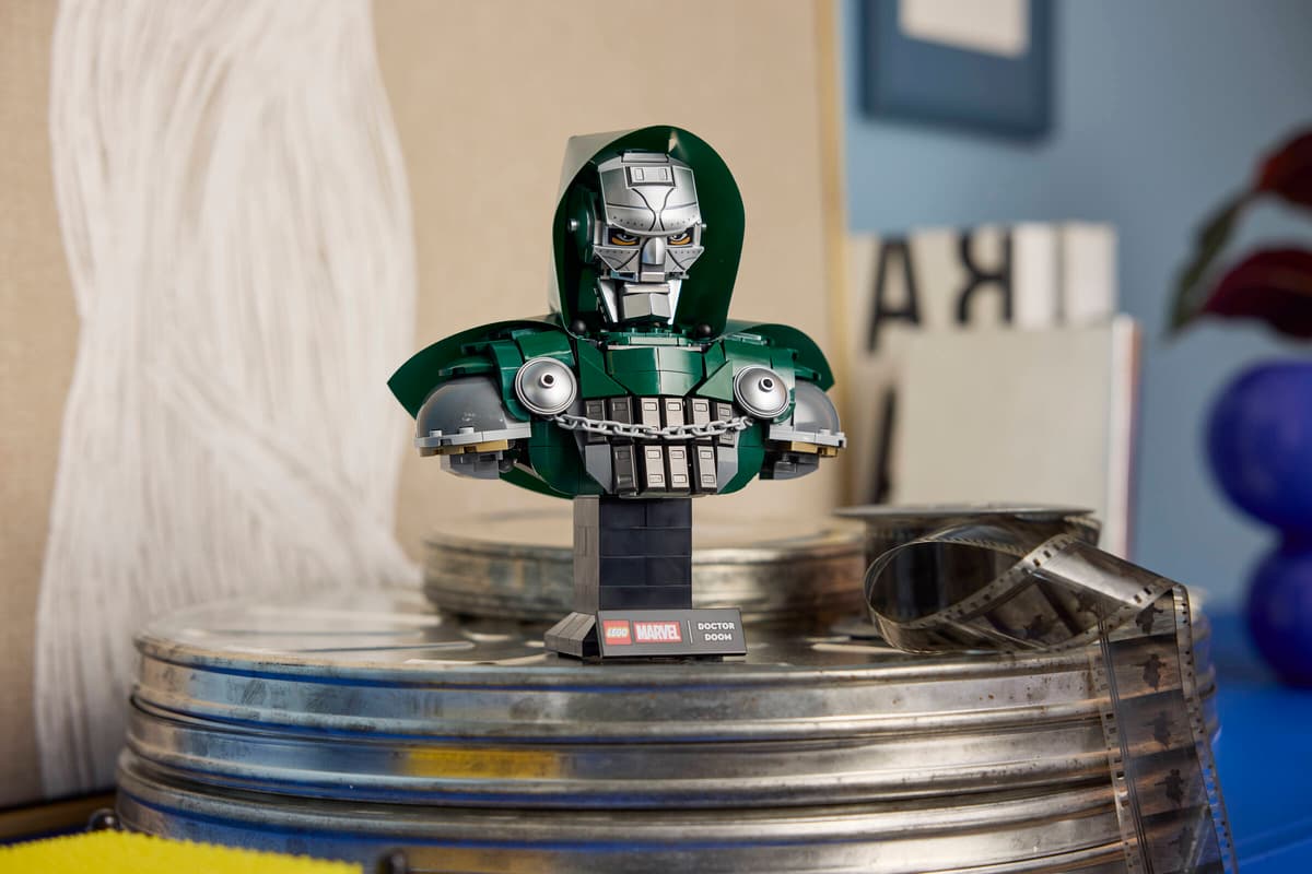 LEGO 76345 Marvel Doctor Doom Bust | 379 PCS