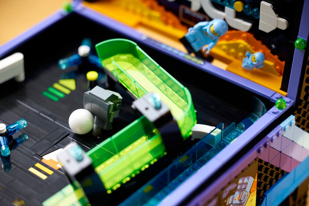LEGO Icons Arcade Pinball Machine | 2274 PCS