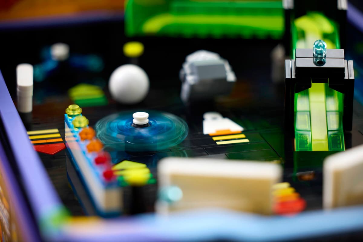 LEGO Icons Arcade Pinball Machine | 2274 PCS
