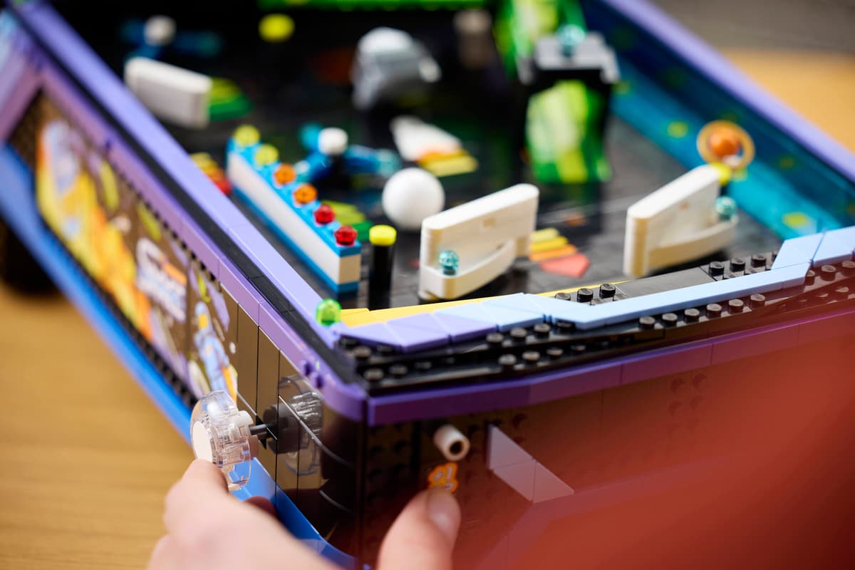 LEGO Icons Arcade Pinball Machine | 2274 PCS