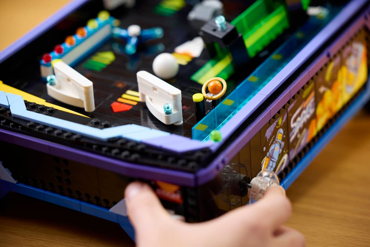 LEGO Icons Arcade Pinball Machine | 2274 PCS